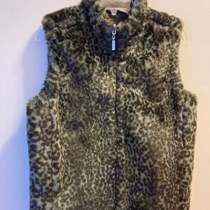 Woman’s faux fur vest, brand is Guess.  No size tag, fits like a small.  Leopard